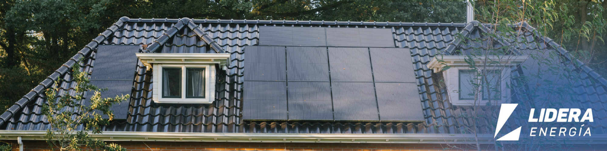 Casa con instalación de placas solares